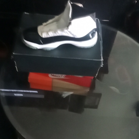 Retro Jordan 11's mid hight white and blac size 13 - Picture 5 of 10